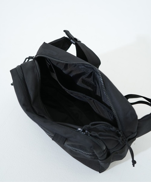 NEW ERA(ニューエラ)の「【NEW ERA/ニューエラ】SQUARE WAIST BAG(ボディバッグ/ウエストポーチ・メンズ・ブラック×ホワイト/ブラック/ブラック系その他・FREE)」の14枚目の写真