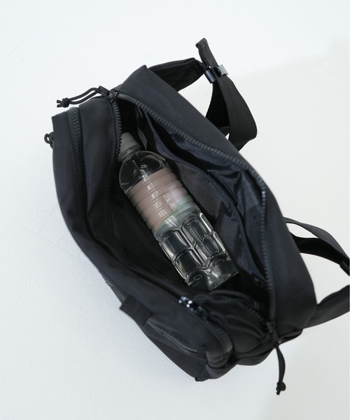 NEW ERA(ニューエラ)の「【NEW ERA/ニューエラ】SQUARE WAIST BAG(ボディバッグ/ウエストポーチ・メンズ・ブラック×ホワイト/ブラック/ブラック系その他・FREE)」の15枚目の写真