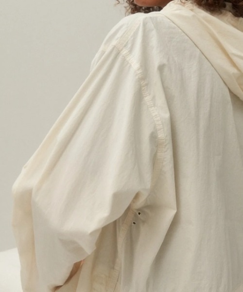 ATON（エイトン）の「ATON (エイトン)ORGANIC COTTON WEATHER | ANORAK（その他アウター・メンズ・ホワイト/ブラック・6/4）」の9枚目の写真