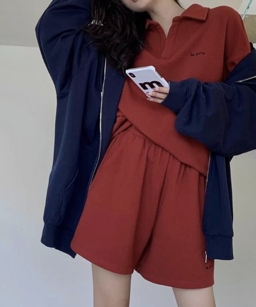 LADY LIKE(レディライク)の「ショートパンツ付きオーバーサイズスキッパーセットアップ(Tシャツ/カットソー・レディース・ブラック/ブラウン/レッド/ネイビー・M)」の5枚目の写真
