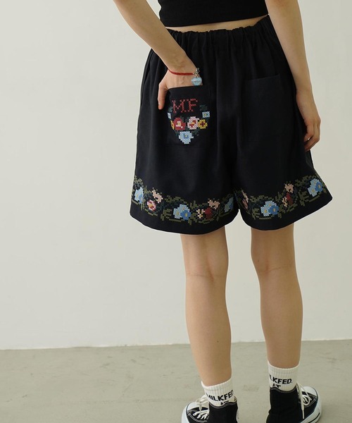MILKFED.(ミルクフェド)の「CROSS STITCH STYLE SHORTS(その他パンツ・レディース・ライトグリーン/ネイビー/オフホワイト・ONE SIZE)」の4枚目の写真