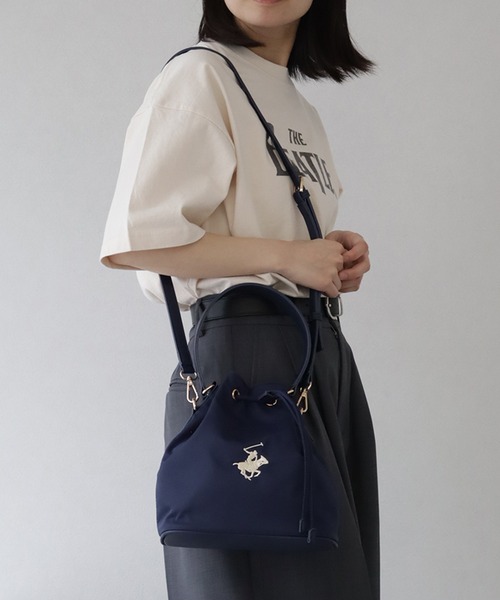 BEVERLY HILLS POLO CLUB(ビバリーヒルズポロクラブ)の「【Beverly Hills Polo Club/ビバリーヒルズポロクラブ】 ポニーロゴ刺繍 2WAYナイロン巾着型バッグ(ショルダーストラップ付)(ハンドバッグ・レディース・ブラック/グレー/ベージュ/ネイビー・FREE)」の20枚目の写真