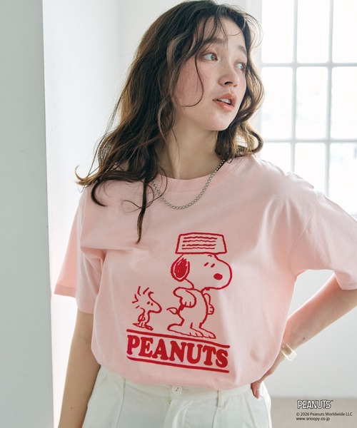 PEANUTS（ピーナッツ）の「【PEANUTS/ピーナッツ】SNOOPY/スヌーピー＆ウッドストックフロッキープリントTシャツ（Tシャツ/カットソー・レディース・オフホワイト/ピンク/モカ/ネイビー・M/L/LL/3L）」の20枚目の写真
