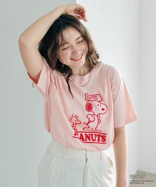 PEANUTS（ピーナッツ）の「【PEANUTS/ピーナッツ】SNOOPY/スヌーピー＆ウッドストックフロッキープリントTシャツ（Tシャツ/カットソー・レディース・オフホワイト/ピンク/モカ/ネイビー・M/L/LL/3L）」の21枚目の写真
