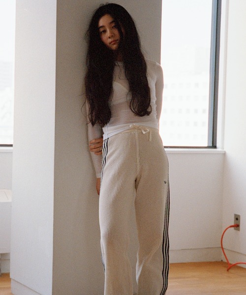 adidas（アディダス）の「アディカラー シアー スリーストライプス 長袖Tシャツ / ロンT / アディダスオリジナルス adidas Originals（Tシャツ/カットソー・レディース・ホワイト/ブラック・MEDIUM/SMALL/X-SMALL/XX-LARGE/3XL/LARGE/X-LARGE）」の14枚目の写真