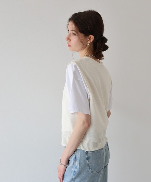 J by blue(ジェイバイブルー)の「リネンライクニットベスト(ベスト・レディース・イエロー/アイボリー/ブラック/チャコールグレー・MEDIUM)」の8枚目の写真
