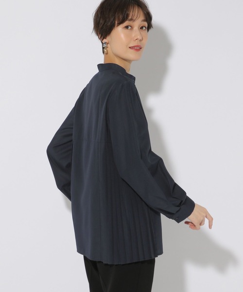 Elura（エルーラ）の「サイドプリーツシャツ/323309（シャツ/ブラウス・レディース・ネイビー/ホワイト/ライトブルー/ライトベージュ・MEDIUM/LARGE）」の4枚目の写真