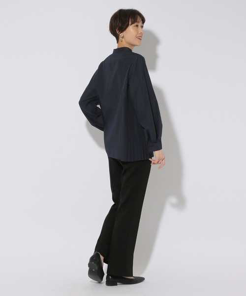 Elura（エルーラ）の「サイドプリーツシャツ/323309（シャツ/ブラウス・レディース・ネイビー/ホワイト/ライトブルー/ライトベージュ・MEDIUM/LARGE）」の5枚目の写真