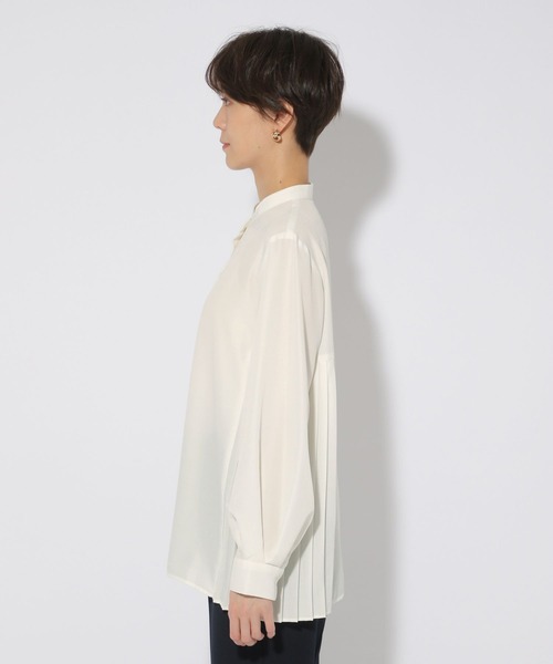 Elura（エルーラ）の「サイドプリーツシャツ/323309（シャツ/ブラウス・レディース・ネイビー/ホワイト/ライトブルー/ライトベージュ・MEDIUM/LARGE）」の8枚目の写真