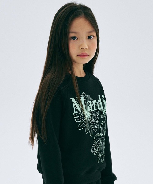 Mardi Mercredi(マルディメクルディ)の「KIDS SWEATSHIRT TRIPLE FLOWER / キッズ スウェットシャツ トリプル フラワー(スウェット・キッズ・ブラック/ホワイト×ピンク/ブラック×ピンク/ベージュ系その他/オートミール/ネイビー・110cm/120cm/130cm/100cm)」の18枚目の写真