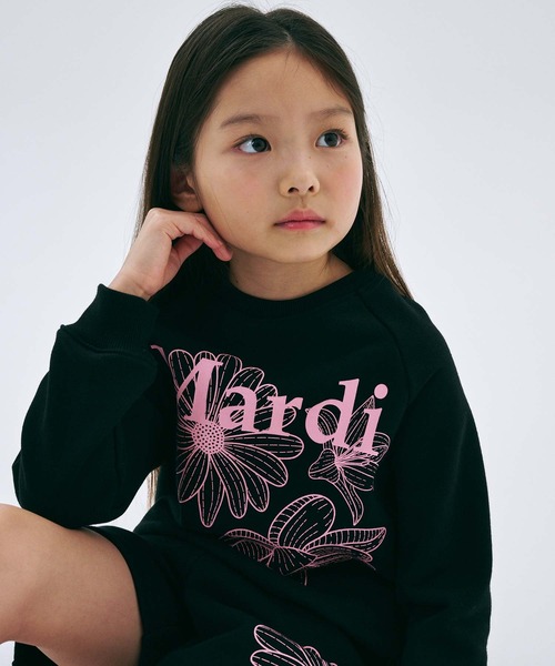Mardi Mercredi(マルディメクルディ)の「KIDS SWEATSHIRT TRIPLE FLOWER / キッズ スウェットシャツ トリプル フラワー(スウェット・キッズ・ブラック/ホワイト×ピンク/ブラック×ピンク/ベージュ系その他/オートミール/ネイビー・110cm/120cm/130cm/100cm)」の20枚目の写真