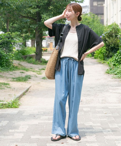 ITEMS URBANRESEARCH（アイテムズ アーバンリサーチ）の「リネンレーヨンフレンチシャツ（シャツ/ブラウス・レディース・ブラック/ブラウン/ライトベージュ・FREE）」の6枚目の写真