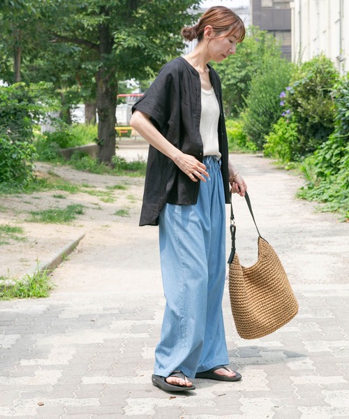 ITEMS URBANRESEARCH（アイテムズ アーバンリサーチ）の「リネンレーヨンフレンチシャツ（シャツ/ブラウス・レディース・ブラック/ブラウン/ライトベージュ・FREE）」の7枚目の写真