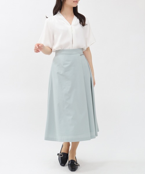 TRUDEA(トルディア)の「【UVカット,防汚加工,ウォッシャブル,防シワ】マルチファンクションVネックパール半袖ブラウス(ビジネスシャツ・レディース・ピンクベージュ/ライトグレー/ホワイト/ネイビー・SMALL/MEDIUM/LARGE)」の13枚目の写真