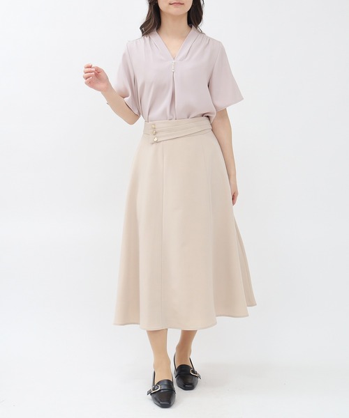 TRUDEA(トルディア)の「【UVカット,防汚加工,ウォッシャブル,防シワ】マルチファンクションVネックパール半袖ブラウス(ビジネスシャツ・レディース・ピンクベージュ/ライトグレー/ホワイト/ネイビー・SMALL/MEDIUM/LARGE)」の18枚目の写真