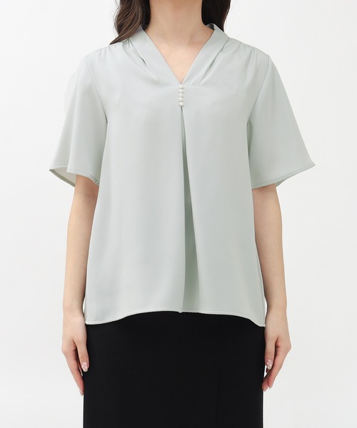 TRUDEA(トルディア)の「【UVカット,防汚加工,ウォッシャブル,防シワ】マルチファンクションVネックパール半袖ブラウス(ビジネスシャツ・レディース・ピンクベージュ/ライトグレー/ホワイト/ネイビー・SMALL/MEDIUM/LARGE)」の19枚目の写真