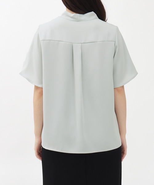 TRUDEA(トルディア)の「【UVカット,防汚加工,ウォッシャブル,防シワ】マルチファンクションVネックパール半袖ブラウス(ビジネスシャツ・レディース・ピンクベージュ/ライトグレー/ホワイト/ネイビー・SMALL/MEDIUM/LARGE)」の21枚目の写真