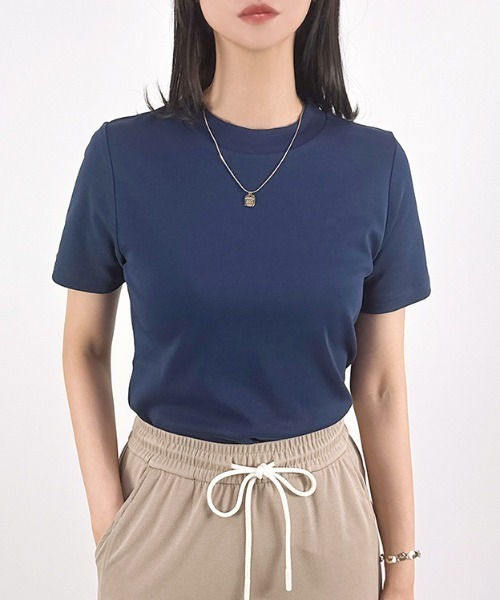 CLOTHY(クロシィ)の「【柔らかなコットン100%フライス素材♪】半袖プチハイTシャツ(Tシャツ/カットソー・レディース・ホワイト/ブラック/ネイビー/グレー/カーキ/ピンク/チャコールグレー/ラベンダー/ブルー/モカ/オフホワイト/グレイッシュベージュ・MEDIUM/LARGE)」の9枚目の写真