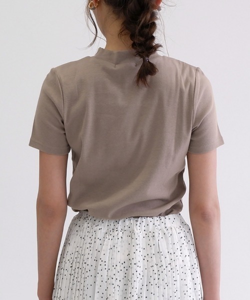 CLOTHY(クロシィ)の「【柔らかなコットン100%フライス素材♪】半袖プチハイTシャツ(Tシャツ/カットソー・レディース・ホワイト/ブラック/ネイビー/グレー/カーキ/ピンク/チャコールグレー/ラベンダー/ブルー/モカ/オフホワイト/グレイッシュベージュ・MEDIUM/LARGE)」の15枚目の写真