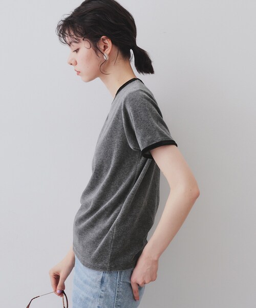 OPAQUE.CLIP（オペークドットクリップ）の「ベロアTシャツ【洗濯機洗い可】（Tシャツ/カットソー・レディース・チャコール/ネイビー系4・38/40/42）」の3枚目の写真