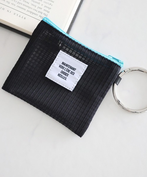 LEPSIM(レプシィム)の「カラビナメッシュポーチ 328064(ポーチ・レディース・ブラック/ライトグリーン/アイボリー・ONE SIZE)」の2枚目の写真