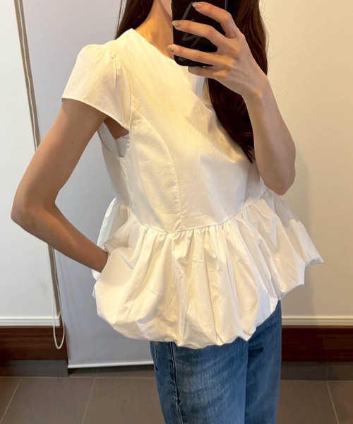 M y u(ミュー)の「【ZOZO限定アイテム】裾バルーンフリル半袖ブラス(シャツ/ブラウス・レディース・ブルー/ブラック/ホワイト・FREE)」の10枚目の写真