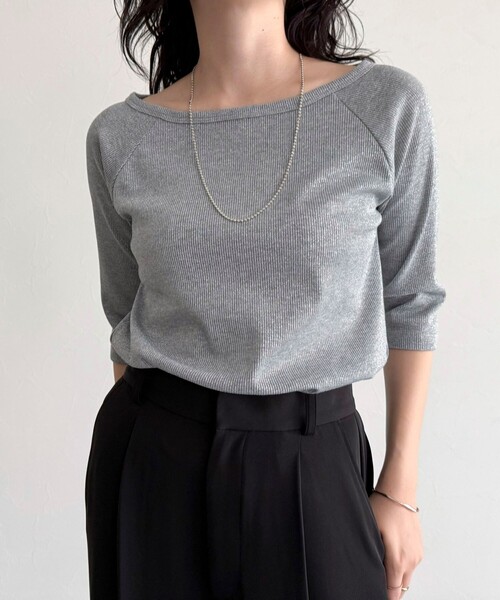 fredy emue(フレディエミュ)の「ラメテレコボートネックカットソー(Tシャツ/カットソー・レディース・ネイビー/ライトグレー/ホワイト系その他/ベビーピンク・38)」の2枚目の写真