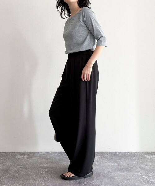 fredy emue(フレディエミュ)の「ラメテレコボートネックカットソー(Tシャツ/カットソー・レディース・ネイビー/ライトグレー/ホワイト系その他/ベビーピンク・38)」の5枚目の写真