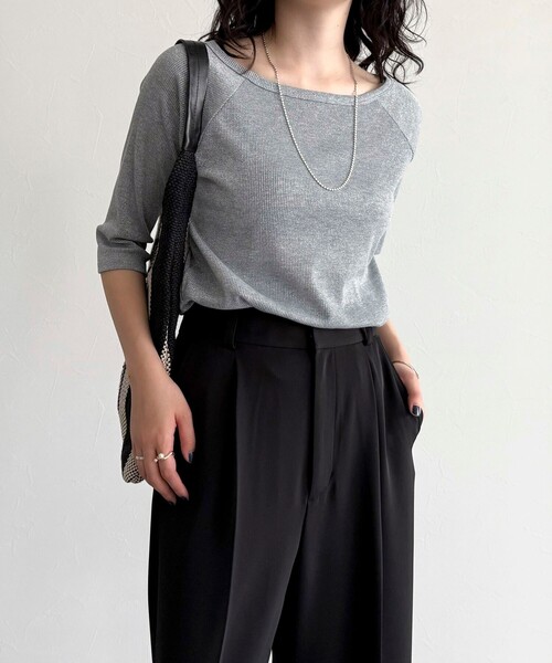 fredy emue(フレディエミュ)の「ラメテレコボートネックカットソー(Tシャツ/カットソー・レディース・ネイビー/ライトグレー/ホワイト系その他/ベビーピンク・38)」の9枚目の写真