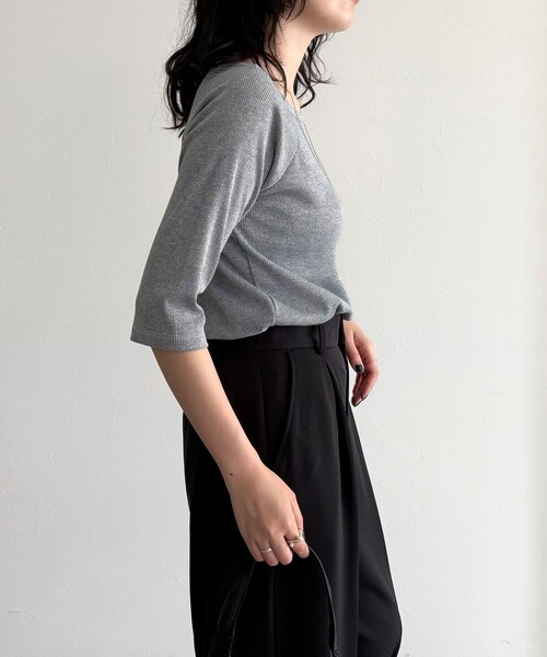 fredy emue(フレディエミュ)の「ラメテレコボートネックカットソー(Tシャツ/カットソー・レディース・ネイビー/ライトグレー/ホワイト系その他/ベビーピンク・38)」の10枚目の写真