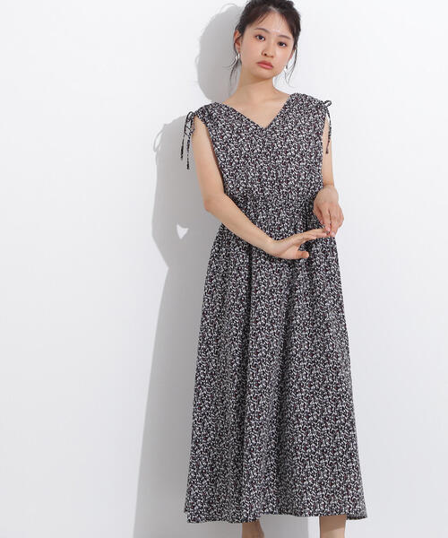 N.(N. Natural Beauty Basic)(エヌエヌナチュラルビューティーベーシック)の「【PS/低身長サイズ】フラワープリントノースリーブワンピース(ワンピース・レディース・ホワイト系その他/ブルー系その他/ブラック系その他・MEDIUM/P/S)」の20枚目の写真