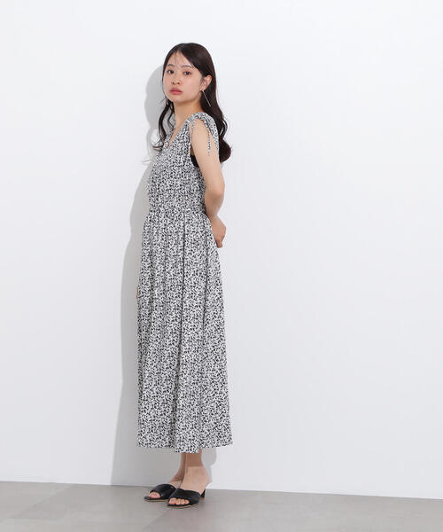 N.(N. Natural Beauty Basic)(エヌエヌナチュラルビューティーベーシック)の「【PS/低身長サイズ】フラワープリントノースリーブワンピース(ワンピース・レディース・ホワイト系その他/ブルー系その他/ブラック系その他・MEDIUM/P/S)」の5枚目の写真