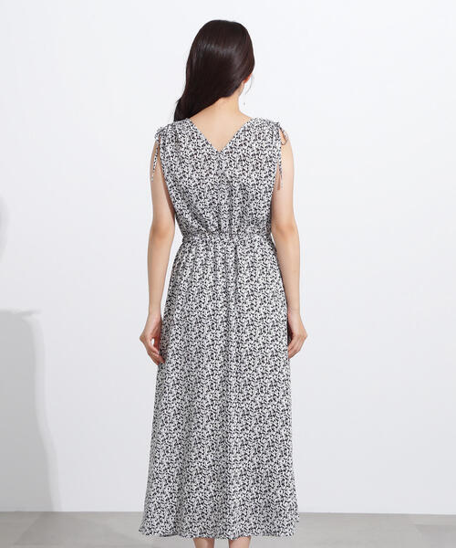 N.(N. Natural Beauty Basic)(エヌエヌナチュラルビューティーベーシック)の「【PS/低身長サイズ】フラワープリントノースリーブワンピース(ワンピース・レディース・ホワイト系その他/ブルー系その他/ブラック系その他・MEDIUM/P/S)」の11枚目の写真