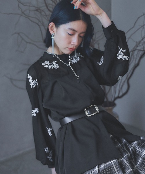 HARE フリンジシシュウシアーシャツ　ブラック　ブラウス HARE（ハレ）の「フリンジシシュウシアーシャツ(HARE)（シャツ