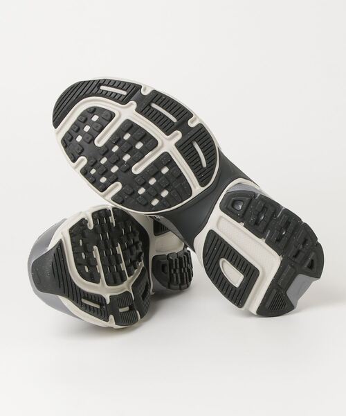 NIKE(ナイキ)の「NIKE/ナイキ WS V2Kラン(スニーカー・レディース・ホワイト×シルバー・22.5cm/23cm/24.5㎝/25cm/25.5cm/24㎝/23.5㎝/26cm/26.5cm/28cm/27cm)」の2枚目の写真