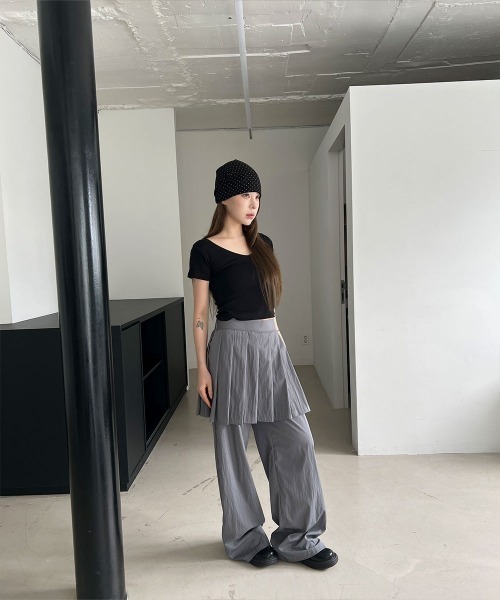 4INT.(フォイント)の「ナイロン プリーツ スカート レイヤード ワイド パンツ(その他パンツ・レディース・ブラック/グレー/ホワイト・FREE)」の15枚目の写真