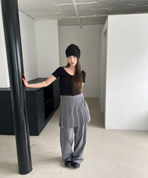 4INT.(フォイント)の「ナイロン プリーツ スカート レイヤード ワイド パンツ(その他パンツ・レディース・ブラック/グレー/ホワイト・FREE)」の16枚目の写真
