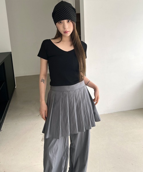 4INT.(フォイント)の「ナイロン プリーツ スカート レイヤード ワイド パンツ(その他パンツ・レディース・ブラック/グレー/ホワイト・FREE)」の17枚目の写真