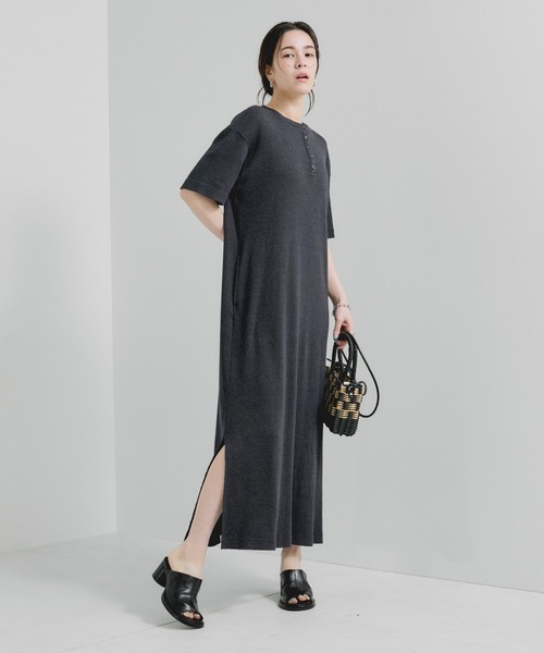 le cercle ADAM ET ROPE'(ルセルクルアダムエロペ)の「硫化染めテレコワンピース(ワンピース・レディース・カーキ/ブラック系その他・FREE)」の3枚目の写真