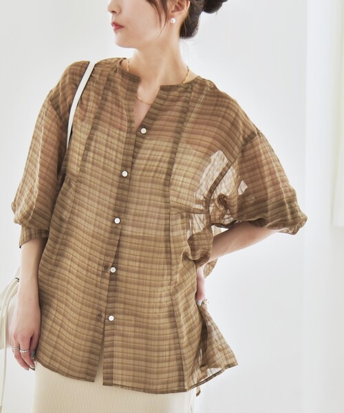 quaranciel（カランシエル）の「quaranciel:〈手洗い可能〉シアー チェック ノーカラー ハーフスリーブ ブラウス（シャツ/ブラウス・レディース・カーキ/ブラック・ONE SIZE）」の2枚目の写真