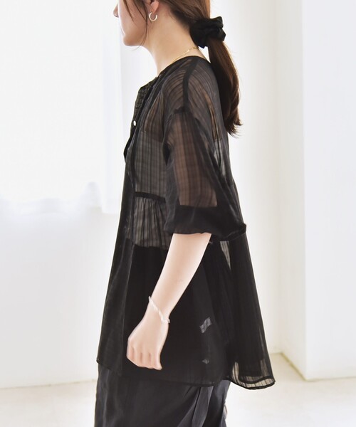 quaranciel（カランシエル）の「quaranciel:〈手洗い可能〉シアー チェック ノーカラー ハーフスリーブ ブラウス（シャツ/ブラウス・レディース・カーキ/ブラック・ONE SIZE）」の7枚目の写真
