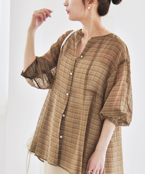 quaranciel（カランシエル）の「quaranciel:〈手洗い可能〉シアー チェック ノーカラー ハーフスリーブ ブラウス（シャツ/ブラウス・レディース・カーキ/ブラック・ONE SIZE）」の14枚目の写真