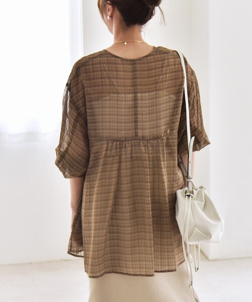 quaranciel（カランシエル）の「quaranciel:〈手洗い可能〉シアー チェック ノーカラー ハーフスリーブ ブラウス（シャツ/ブラウス・レディース・カーキ/ブラック・ONE SIZE）」の16枚目の写真