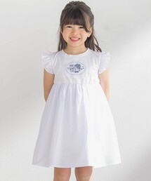 BeBe Petits Pois Vert | 袖フリルエンブレム刺しゅうワンピース(95~150cm)(ワンピース)