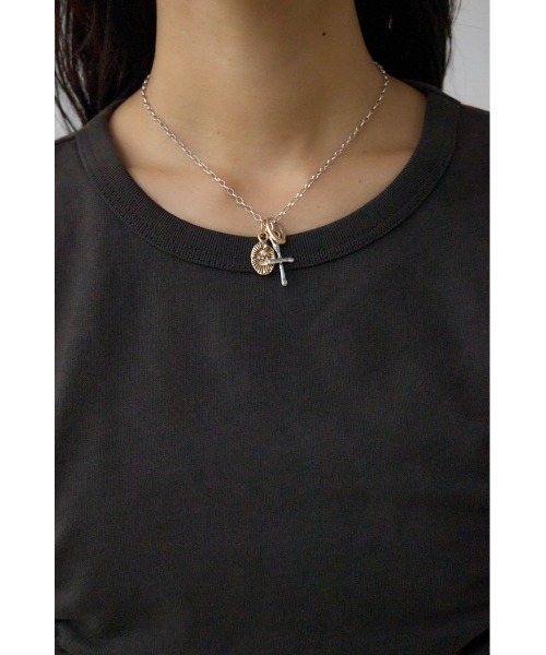 AZUL by moussy(アズールバイマウジー)の「ヴィンテージライクドロストTシャツ(Tシャツ/カットソー・レディース・ライトブラック/スモークピンク/チャコールグレー・FREE)」の11枚目の写真