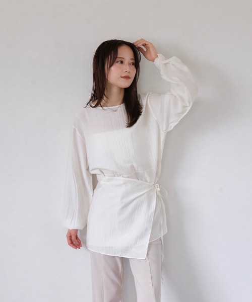 Reurie'(レウリィ)の「ウエストマークブラウス/waist mark blouse アイボリー ブラック カジュアル フェミニン レイヤード風 デザイントップス(シャツ/ブラウス・レディース・アイボリー/ブラック・FREE)」の3枚目の写真