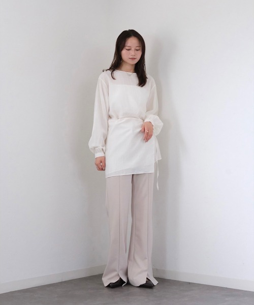 Reurie'(レウリィ)の「ウエストマークブラウス/waist mark blouse アイボリー ブラック カジュアル フェミニン レイヤード風 デザイントップス(シャツ/ブラウス・レディース・アイボリー/ブラック・FREE)」の4枚目の写真