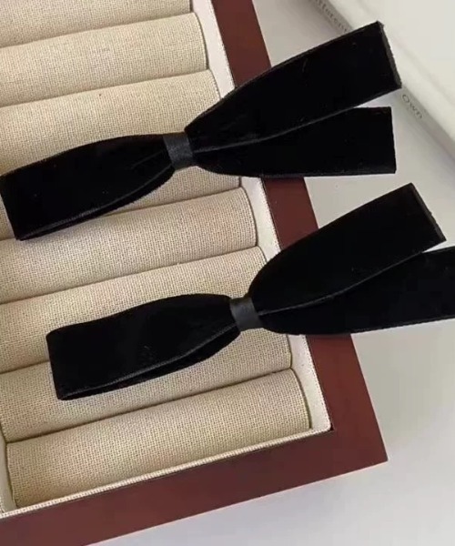 E&C closet…（イーアンドシークローゼット）の「スモールベロアリボンヘアクリップ（バレッタ/ヘアクリップ・レディース・ブラック・フリー）」の13枚目の写真