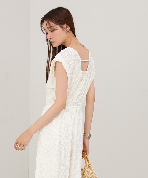 Bab（バブ）の「【低身長向けサイズあり】前後2WAYウェーブ柄シュシュ付ワンピース（つなぎ/オールインワン・レディース・ブラウン/ブラック/アイボリー/A・MEDIUM/SMALL）」の12枚目の写真