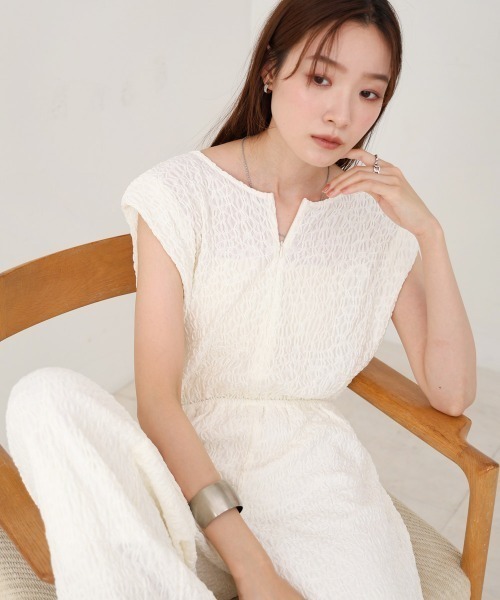 Bab（バブ）の「【低身長向けサイズあり】前後2WAYウェーブ柄シュシュ付ワンピース（つなぎ/オールインワン・レディース・ブラウン/ブラック/アイボリー/A・MEDIUM/SMALL）」の22枚目の写真